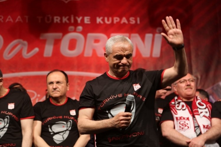 Sivasspor'da Rıza &Ccedil;alımbay tarih yazdı