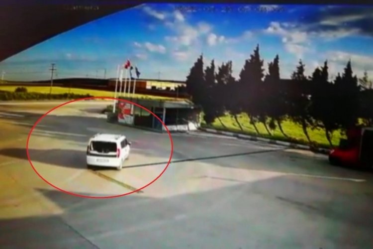 Balıkesir'de &ccedil;elik kasa hırsızlarını kırılan ara&ccedil; camı yakalattı