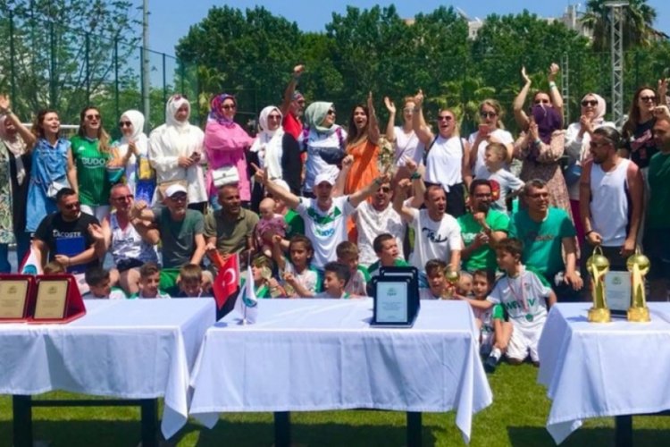 Bursaspor U10 ve U11 Takımları Şampiyon oldu!
