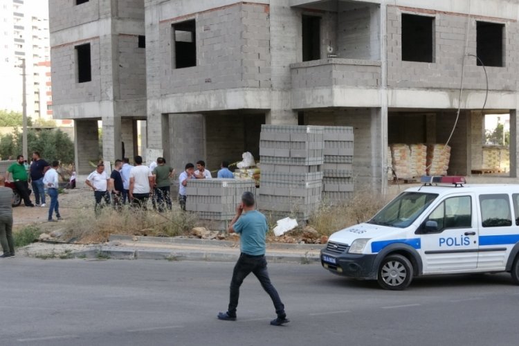 11'inci kattan d&uuml;şen iş&ccedil;i hayatını kaybetti