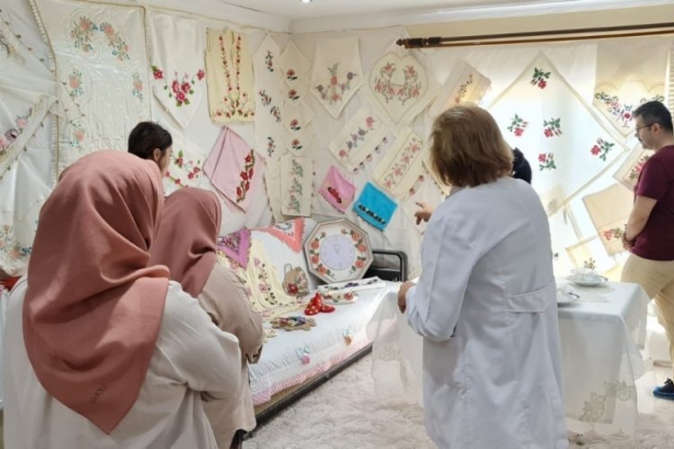 Bursa'da Sel&ccedil;ukgazi K&ouml;y&uuml; kadınlarının el sanatı sergisi