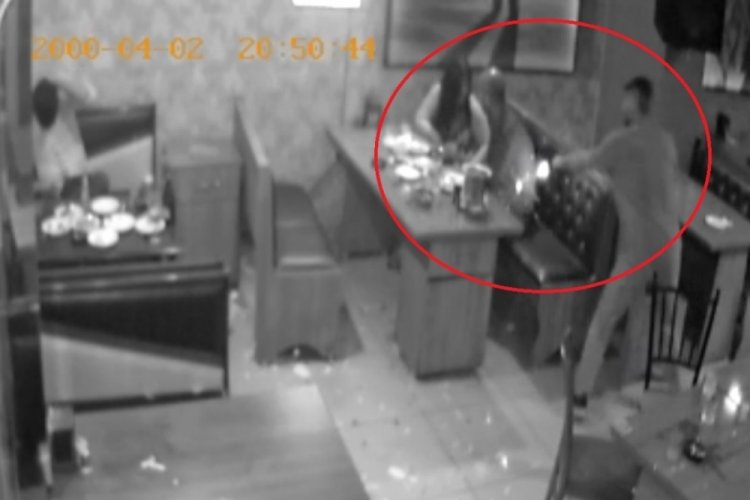 İ&ccedil;kili mekanda konsomatrisle konuşurken saldırıya uğradı