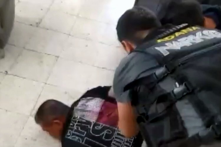 Adana'da uyuşturucu &uuml;reten kardeşler su&ccedil;u birbirlerinin &uuml;zerine attı
