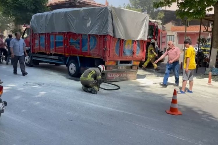 Bursa'da lastiği tutuşan kamyon s&ouml;nd&uuml;r&uuml;ld&uuml;