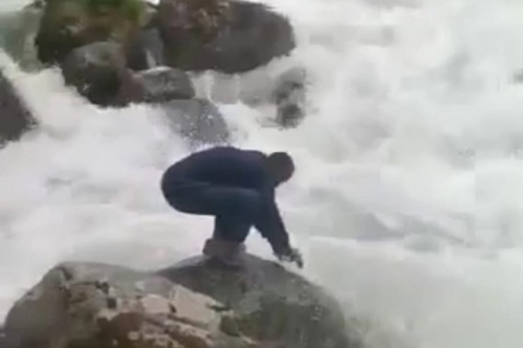 Fotoğraf &ccedil;ekerken dereye d&uuml;şen turist kayboldu