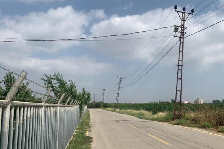Elektrik akımına kapılan bir kişi &ouml;ld&uuml;