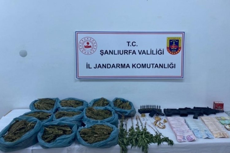 Silah ve uyuşturucu operasyonunda 3 g&ouml;zaltı