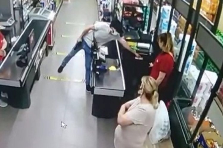 Zincir markette silahlı soygun kamerada