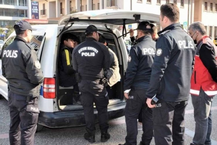 Mayıs ayında İstanbul'da 23 bin 445 d&uuml;zensiz g&ouml;&ccedil;men yakalandı