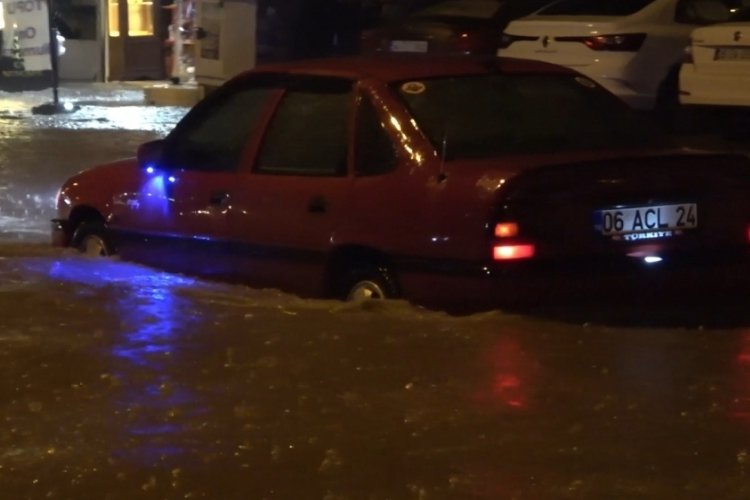Kırıkkale'de sağanak yağmur hayatı fel&ccedil; etti