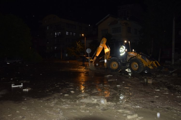 Burdur'da sağanak yağış nedeniyle 10'larca evi su bastı: 1 &ouml;l&uuml; 3 yaralı