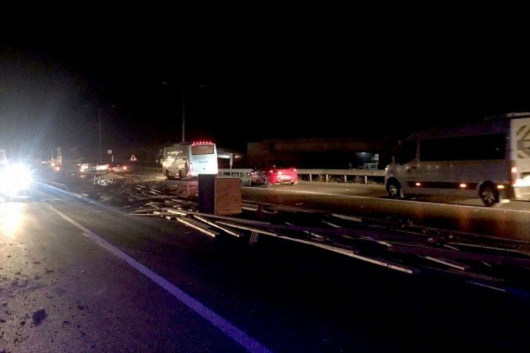 Bursa'da ambulans kerestelere &ccedil;arptı: 1 yaralı