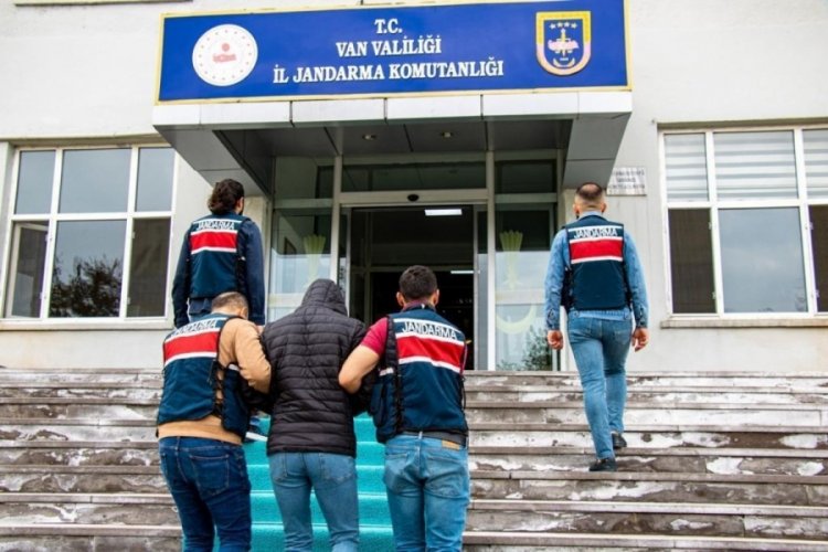 Van'da g&ouml;revli polis memurunun şehit edilmesine tutuklama