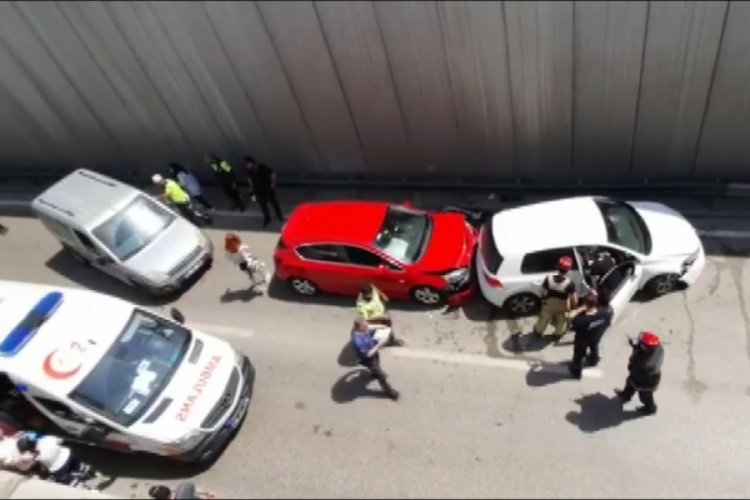 Bursa'da zincirleme trafik kazası: 1 kişi yaralandı