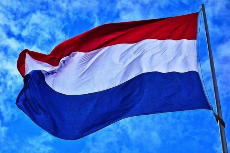 Hollanda'da i&ccedil;inde 2 kişinin olduğu &ouml;ğrenilen bir u&ccedil;ak d&uuml;şt&uuml;