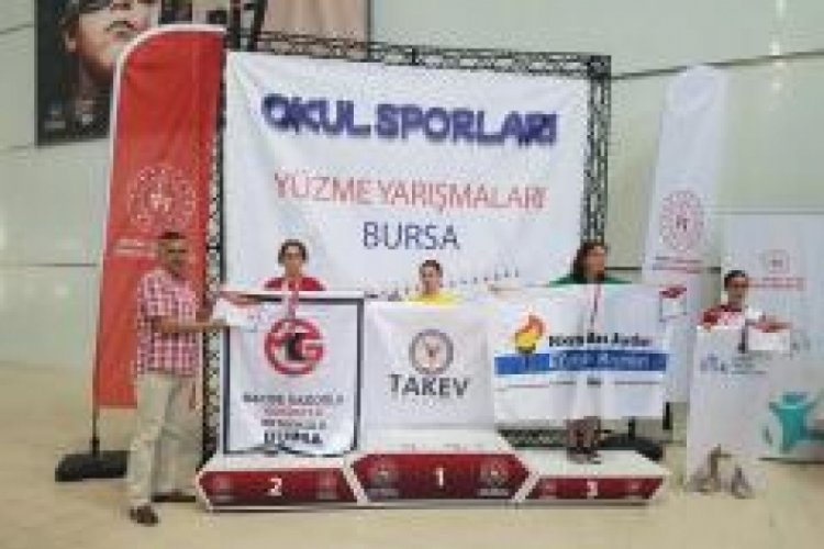 Y&uuml;zmede Macide Gazioğlu K&uuml;k&uuml;rtl&uuml; Ortaokulu başarısı