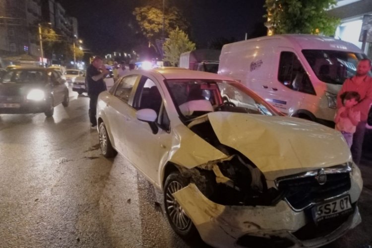 Bursa'da polis aracına &ccedil;arpan s&uuml;r&uuml;c&uuml;n&uuml;n alkoll&uuml; olduğu ortaya &ccedil;ıktı