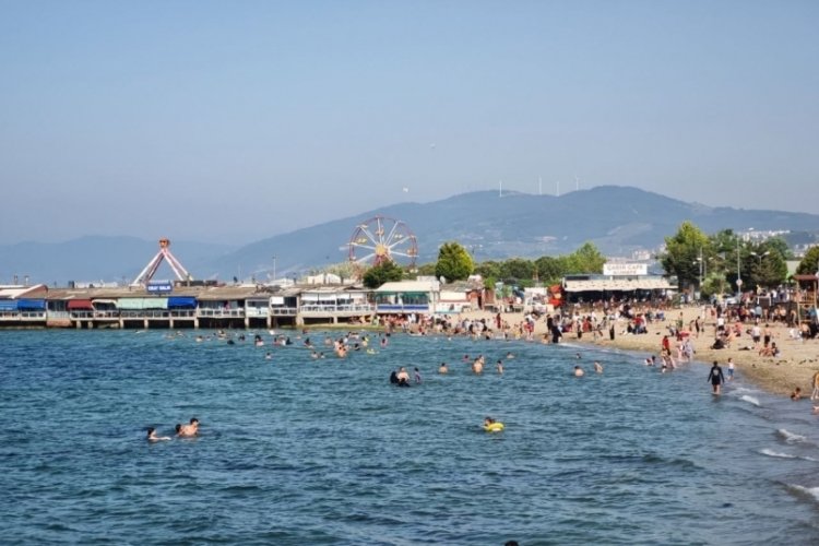 Bursa'da vatandaşlar deniz sezonunu a&ccedil;tı