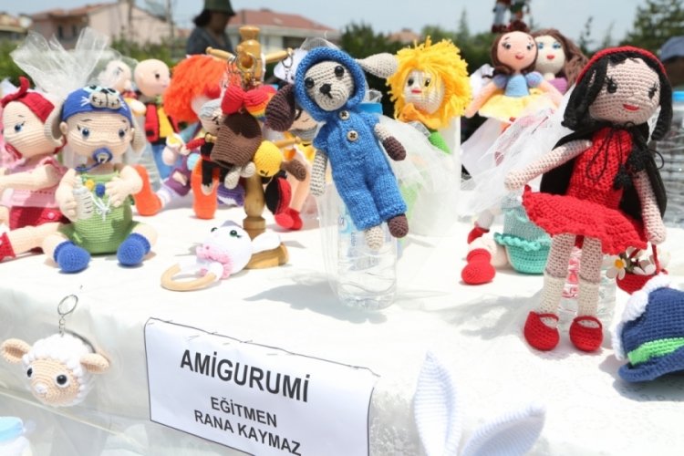 Bursa'da Olgun Gen&ccedil;lik Merkezi &uuml;yeleri el emeği eserlerini sergiledi