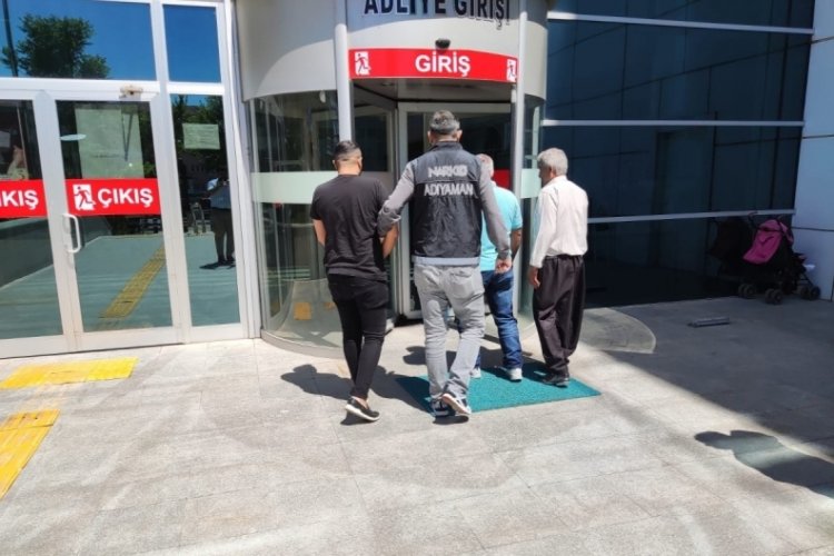 Uyuşturucu madde su&ccedil;undan aranan 8 kişi yakalandı