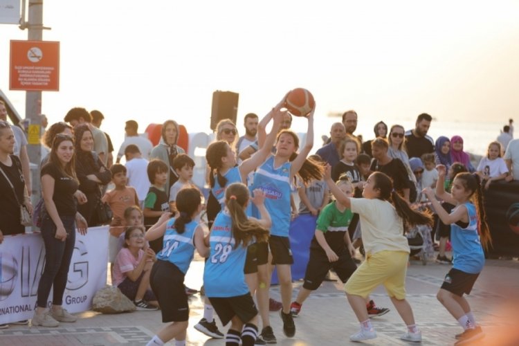Gemlik Basketbol'lu minikler h&uuml;nerlerini sergiledi