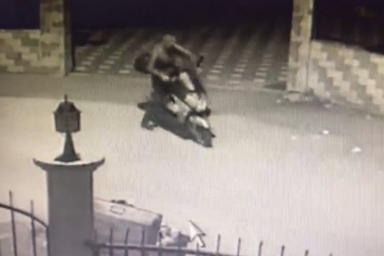Adana'da hırsızlar g&ouml;z&uuml;n&uuml; kurye motosikletlerine dikti