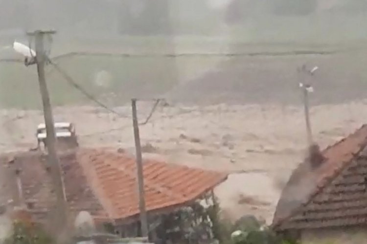 Denizli'de dereler taştı; 6 k&uuml;&ccedil;&uuml;kbaş hayvan &ouml;ld&uuml;
