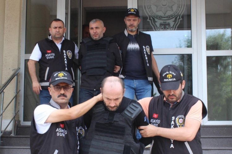 Kayıp kuaf&ouml;r&uuml; &ouml;ld&uuml;rd&uuml;ğ&uuml; ortaya &ccedil;ıkan ortağı ve akrabası adliyede