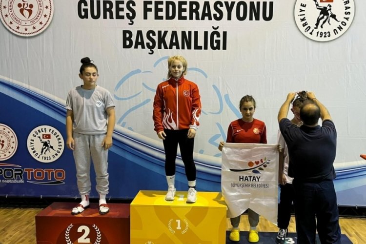 Bursalı Yağmur Şen'den g&uuml;reşte T&uuml;rkiye birinciliği