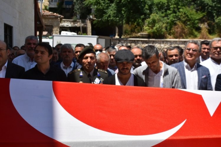 Kazada &ouml;len ilkokul m&uuml;d&uuml;r&uuml;, son yolculuğuna uğurlandı