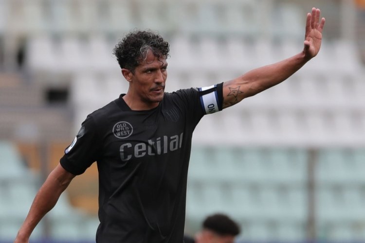 Bruno Alves futbolu bıraktığını a&ccedil;ıkladı