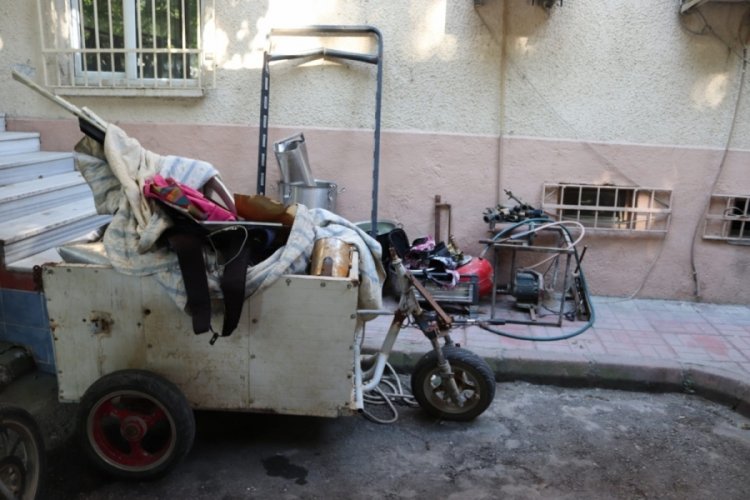 Bursa'da hırsızlar &ccedil;aldıkları motosiklet ile hırsızlık yaptılar