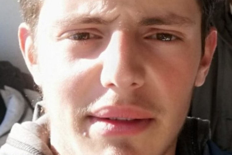 &Uuml;zerine yıldırım d&uuml;şen gen&ccedil; hayatını kaybetti