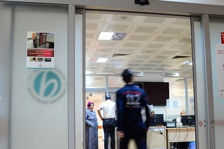 &Ccedil;&ouml;p konteyneri ile merdiven arasında sıkışan 3 yaşındaki &ccedil;ocuk hayatını kaybetti