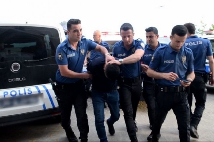 Kavgayı ayırmaya &ccedil;alışan polisi yaraladı