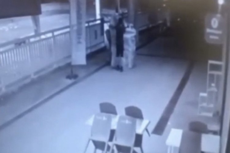 Bursa'da &ccedil;ek&ccedil;ekli hırsız mazgalları &ccedil;aldı