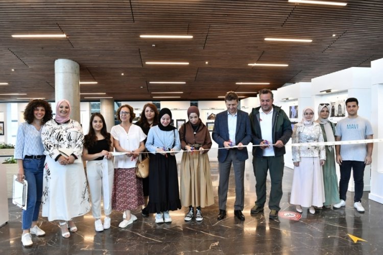 Bursa'da fotoğraf tutkunu kursiyerler h&uuml;nerlerini sergiledi