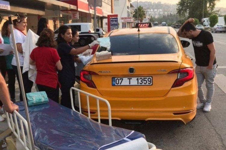 Hamile kadın takside doğum yaptı