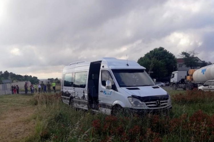 Tekirdağ'da hafif ticari ara&ccedil; ile servis minib&uuml;s&uuml; &ccedil;arpıştı: 6 yaralı