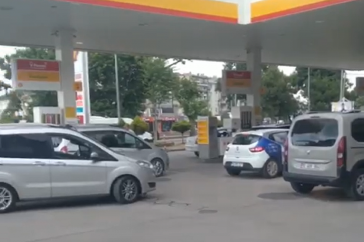 Bursa'da motorine gelen zama zam haberinden sonra benzinlikler doldu taştı