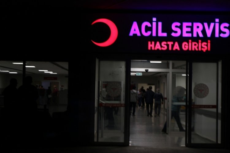 53 &ouml;ğrenci gıda zehirlenmesi ş&uuml;phesiyle hastaneye kaldırıldı
