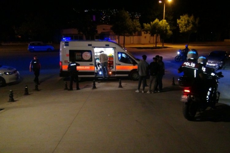 "Neden burada duruyorsun" diyerek bı&ccedil;akladılar