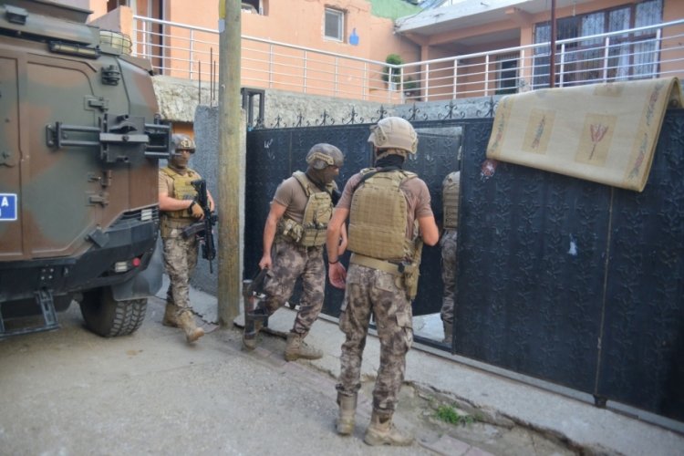 DEAŞ operasyonunda 10 kişiye g&ouml;zaltı