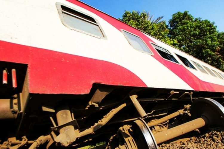 İran'da tren raydan &ccedil;ıktı! &Ccedil;ok sayıda &ouml;l&uuml; ve yaralı var