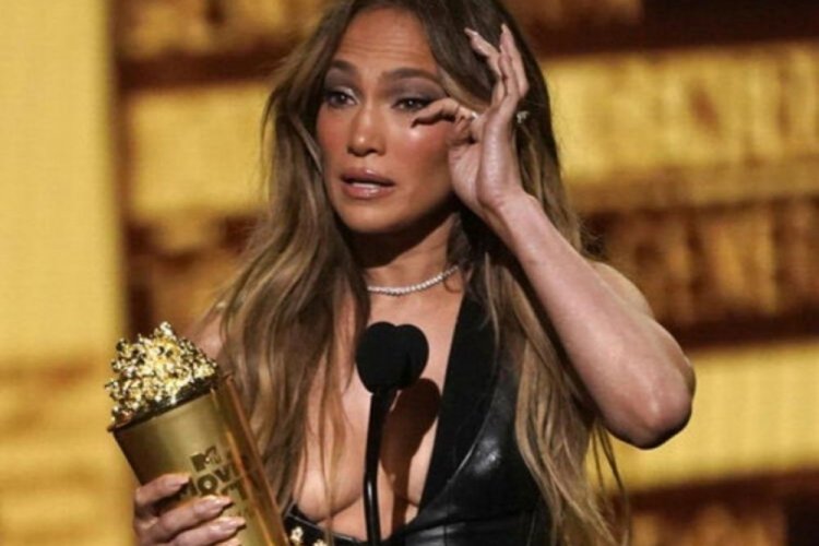 Jennifer Lopez, d&uuml;şmanlarına teşekk&uuml;r etti.