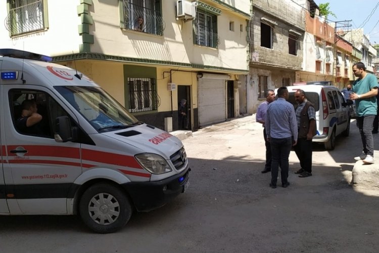 Gaziantep'te bir kişi evinin kapısında &ouml;l&uuml; bulundu