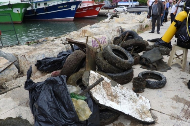 Hatay'da denizde yapılan temizlikte &ccedil;ıkanlar şaşırttı