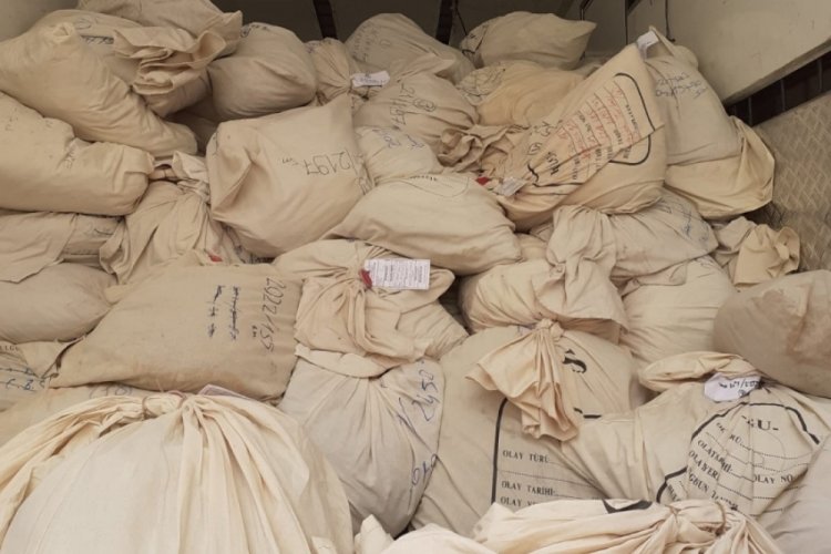 Van'da ele ge&ccedil;irilen tonlarca uyuşturucu, 1500 derecelik kazanda imha edildi