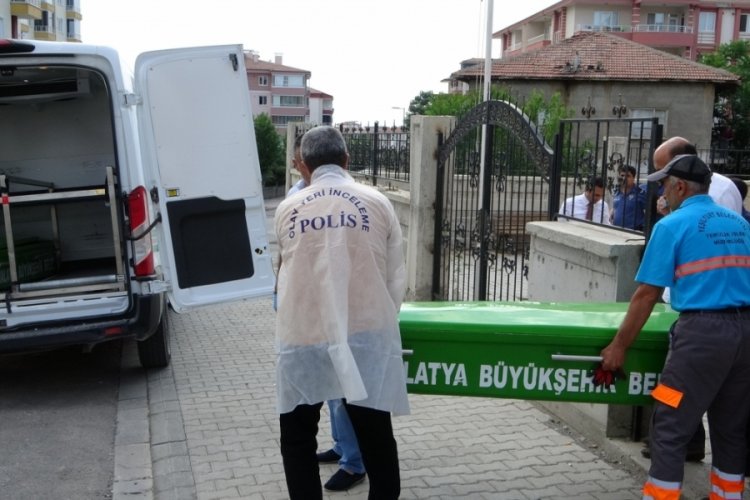 Bir şahıs cami tuvaletinde &ouml;l&uuml; bulundu