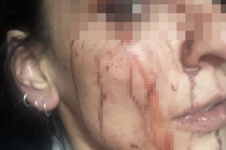 Alkol aldığı iddia edilen kadınları tekme tokat d&ouml;vd&uuml;ler
